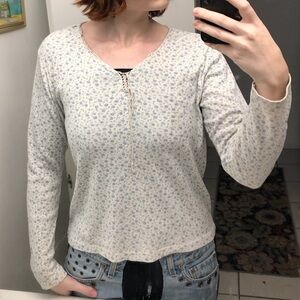 Y2k White and blue floral long sleeve top with lace up neckline
